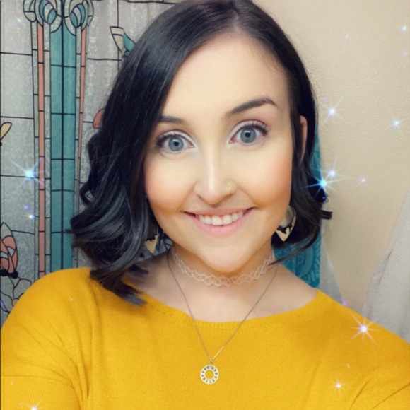 Meet your Posher, Hannah - Picture 4 of 5